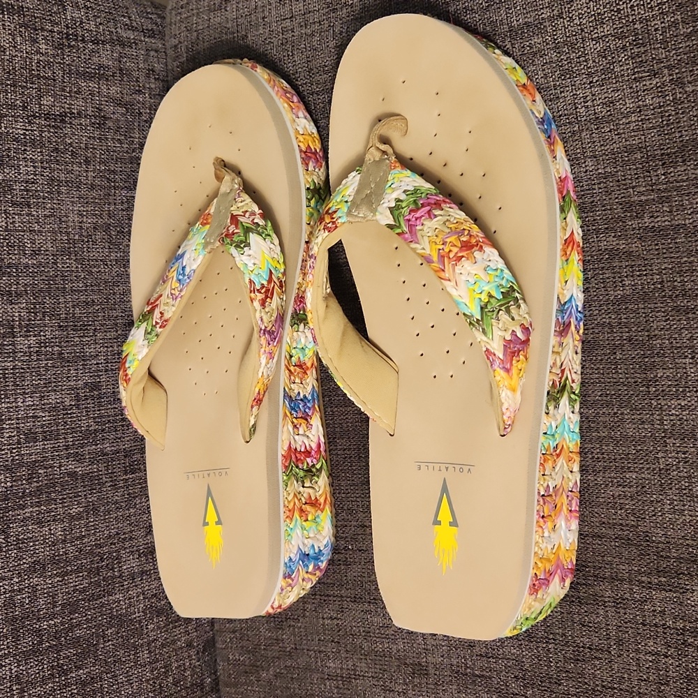 VOLATILE WOMEN'S Colorful Woven Platform Sandals Size 9.
